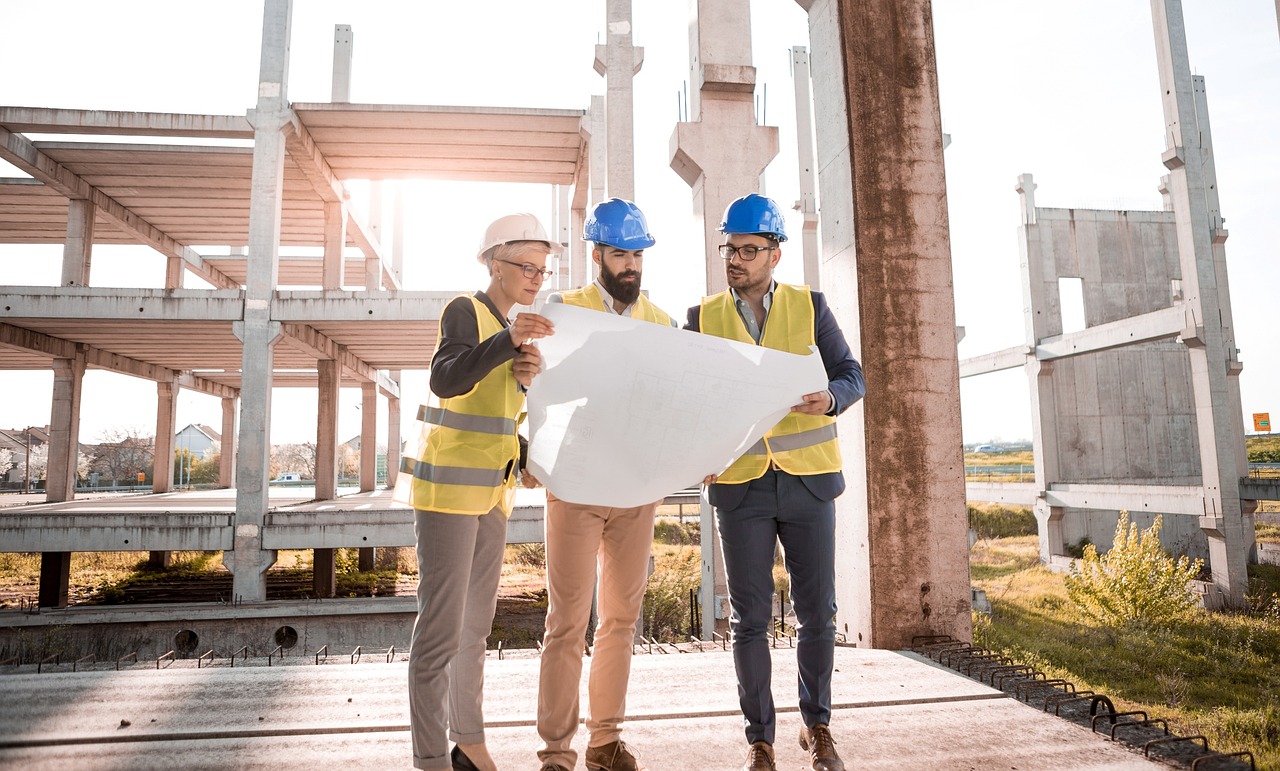 How Construction and Betting Markets Share Common Strategies